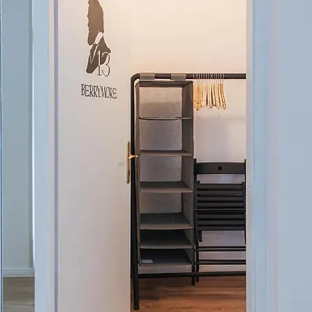 Sherlock'S Holidays Boutique Rooms Portorož Exterior foto